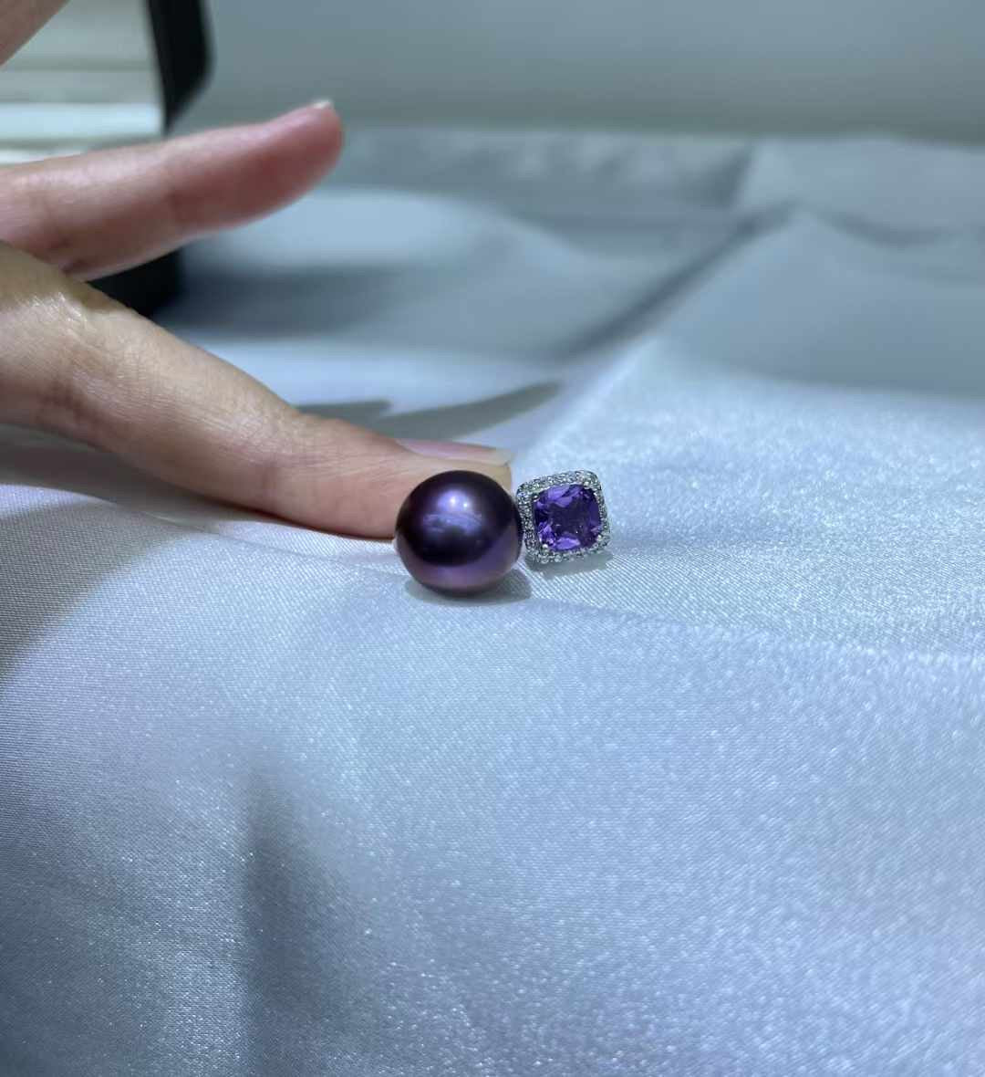 Aurora Iridescent Purple Pearl Ring with Large Amethyst Crystal