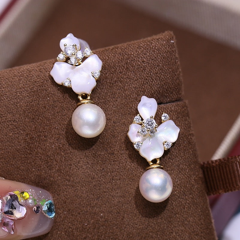 8-9mm Mother Of Pearls Floral Pearl Earrings
