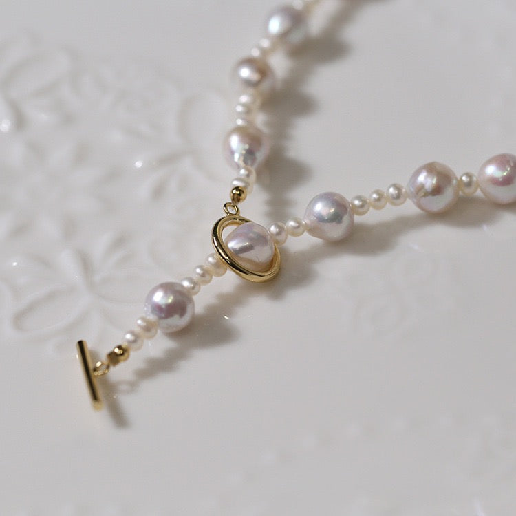 White Bold Baroque Pearl Pendant Necklace