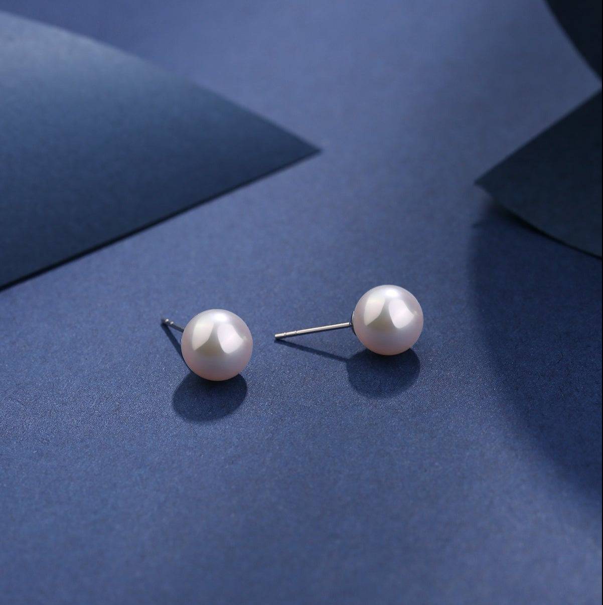 5.5-8.5mm White Akoya Round Pearl Stud Earrings