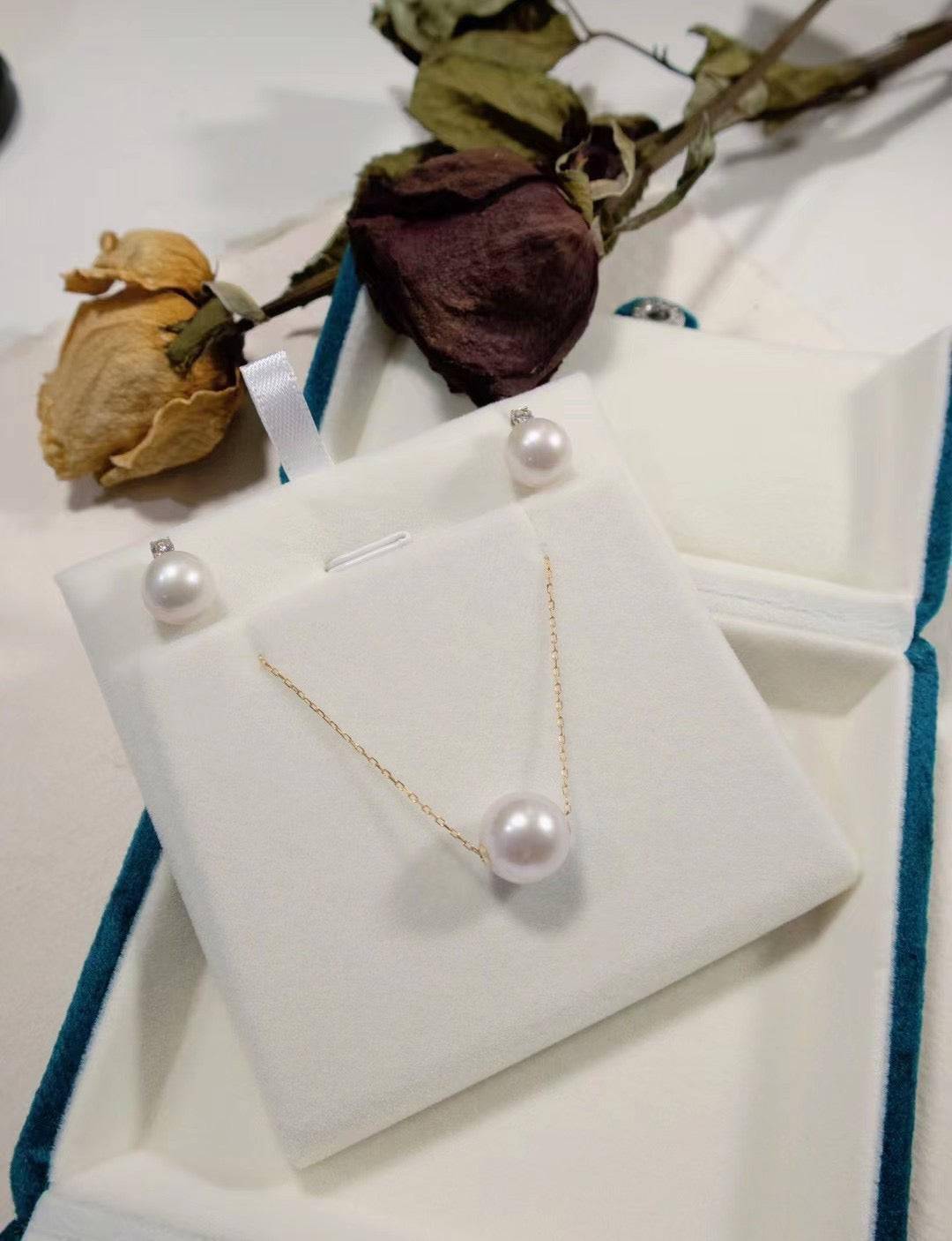 8-10mm Freshwater Pearl & Sasha Earrings