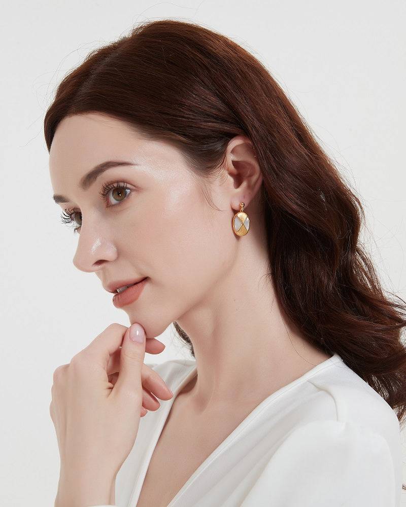 Rhombus Mother of Pearls Earrings Gold Vermeil