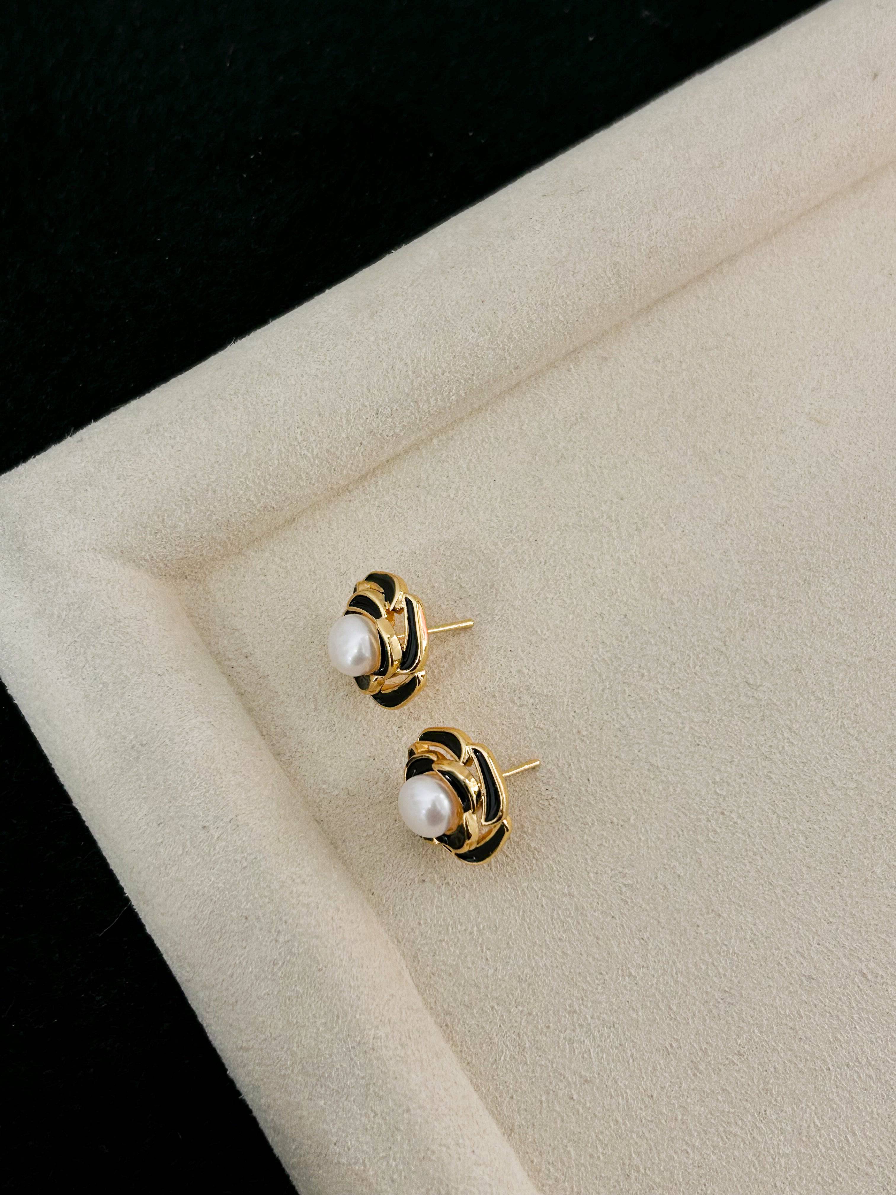 Black Camellia Pearl Jewelry Set