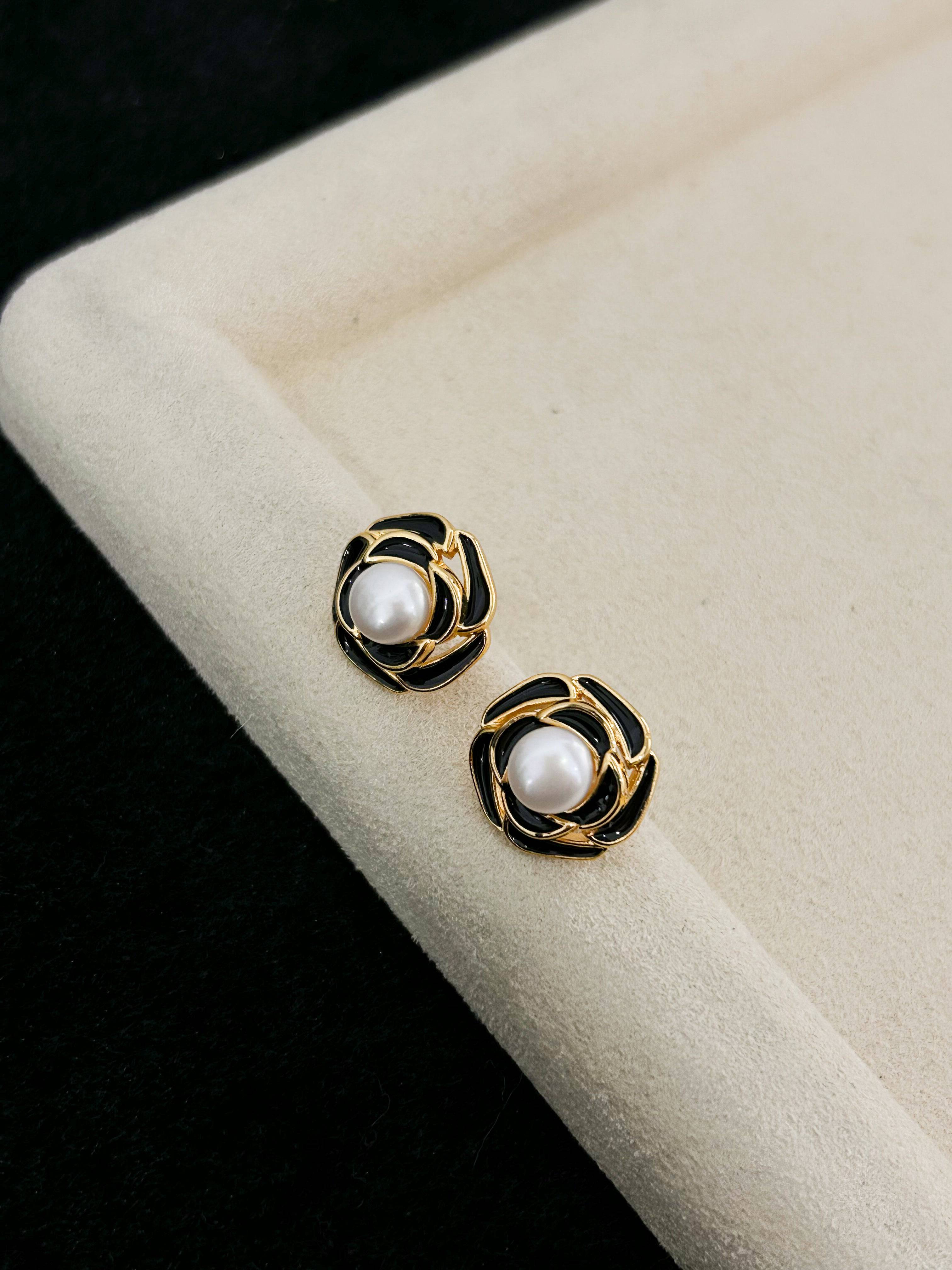 Black Camellia Pearl Jewelry Set