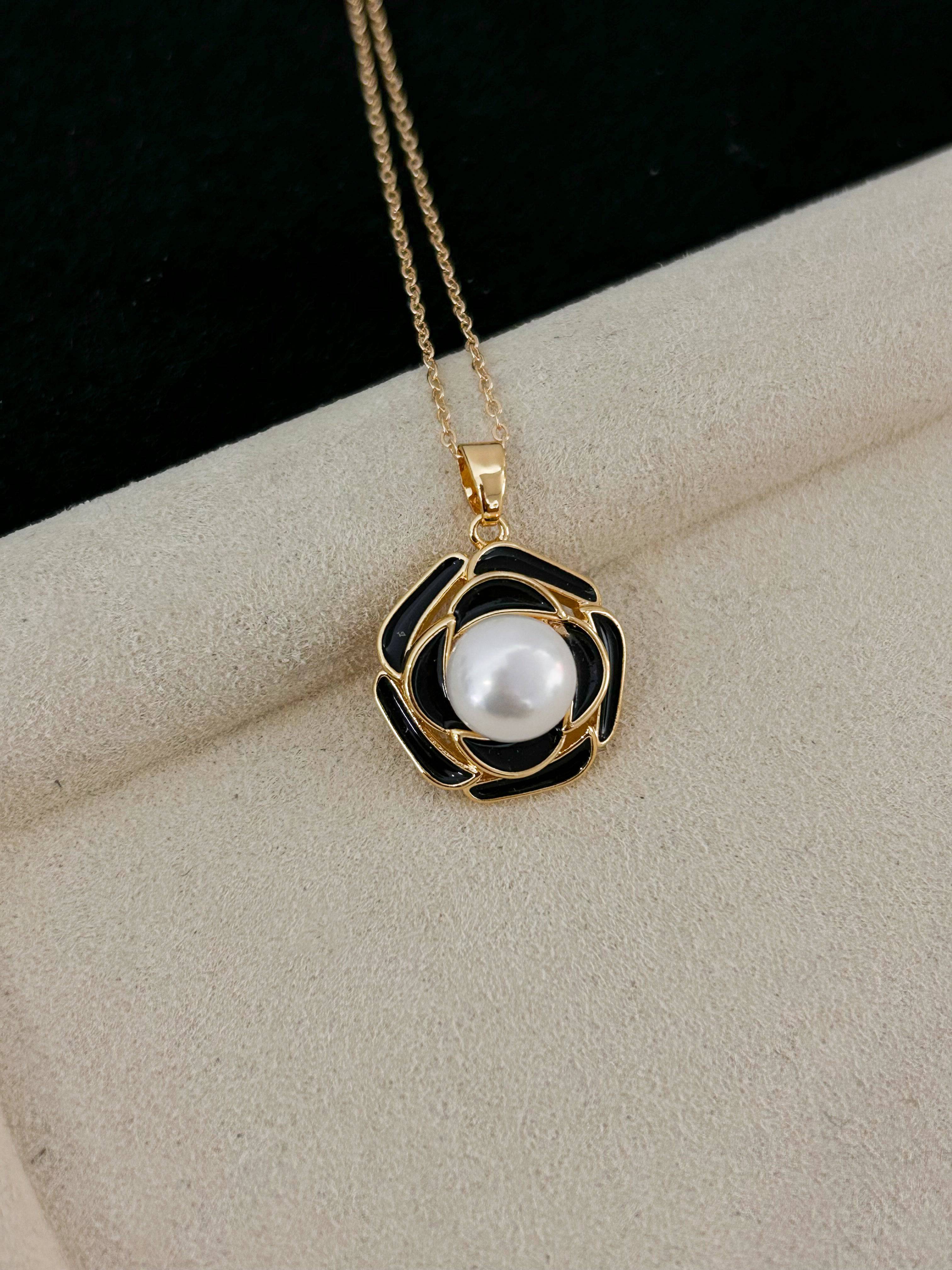 Black Camellia Pearl Jewelry Set